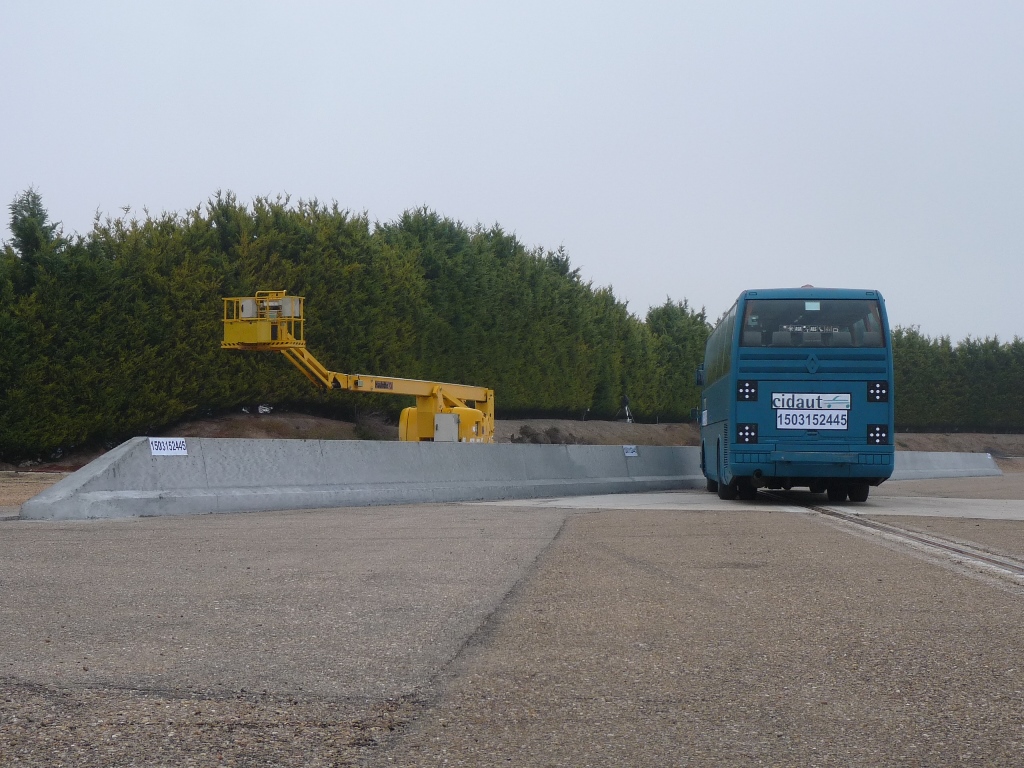 Barrera de hormigón in situ simple